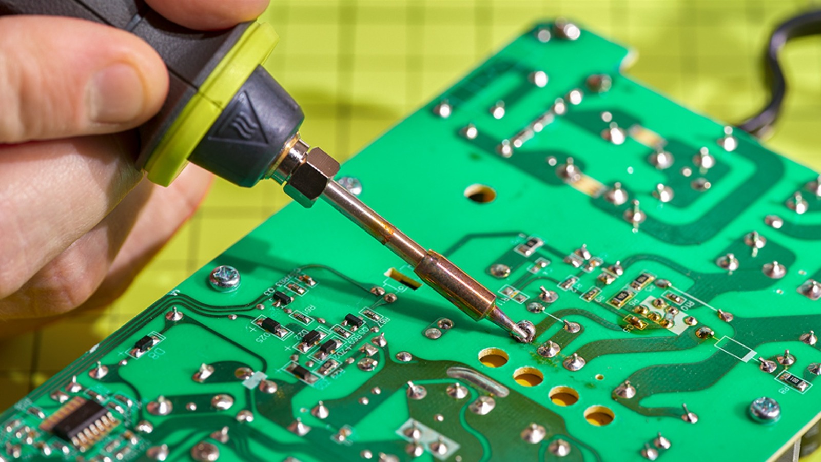 5 Ryobi Tools Useful For Electronics Enthusiasts