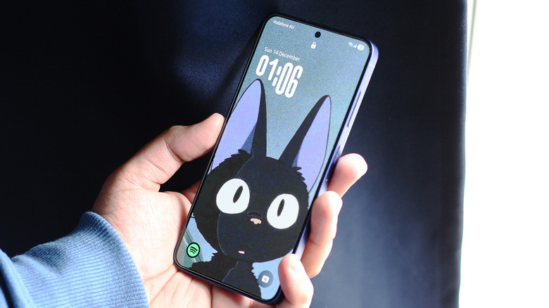 Adaptive clock on a Samsung phone