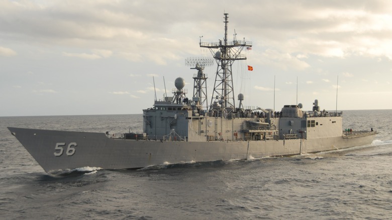 A port side view of the USS Simpson underway at sea in 2007
