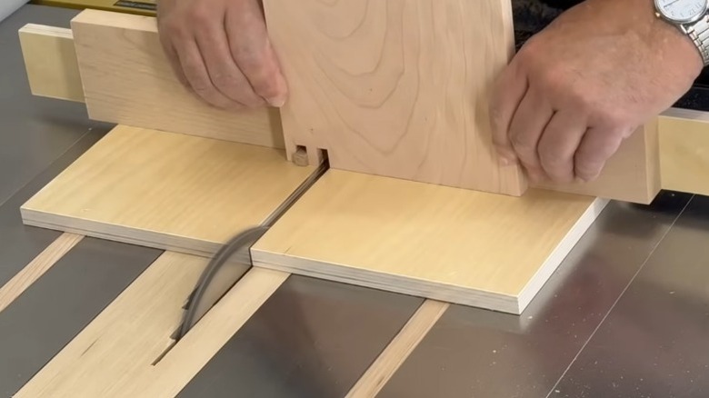 Wes cutting board on box joint jig