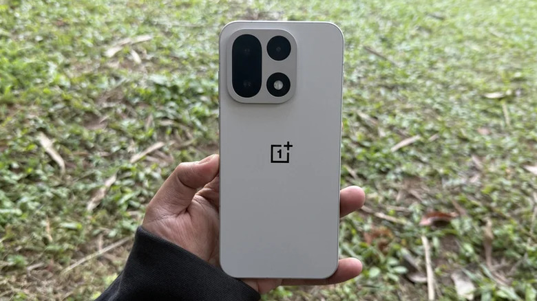 Person holding a OnePlus 15