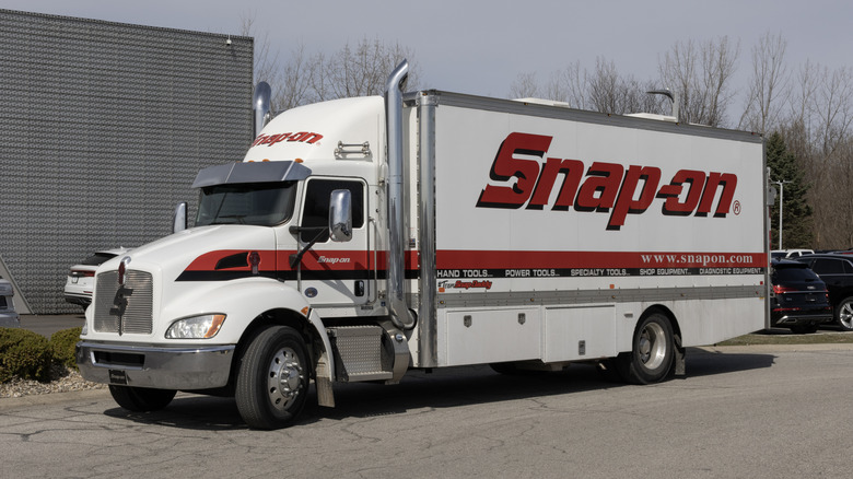 Delivery truck with Snap-on logo and website printed on side