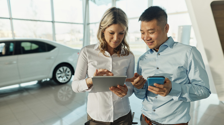 woman buying car