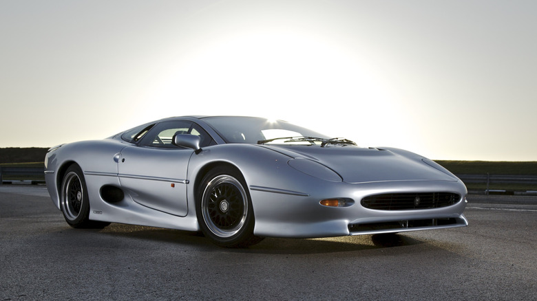 1992 Jaguar XJ220 front 3/4 view