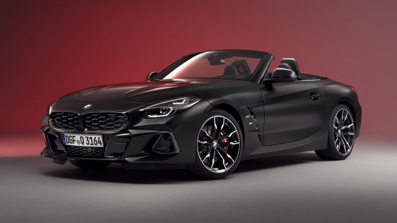 BMW Z4 Final Edition, front 3/4 view, gray exterior, studio shot