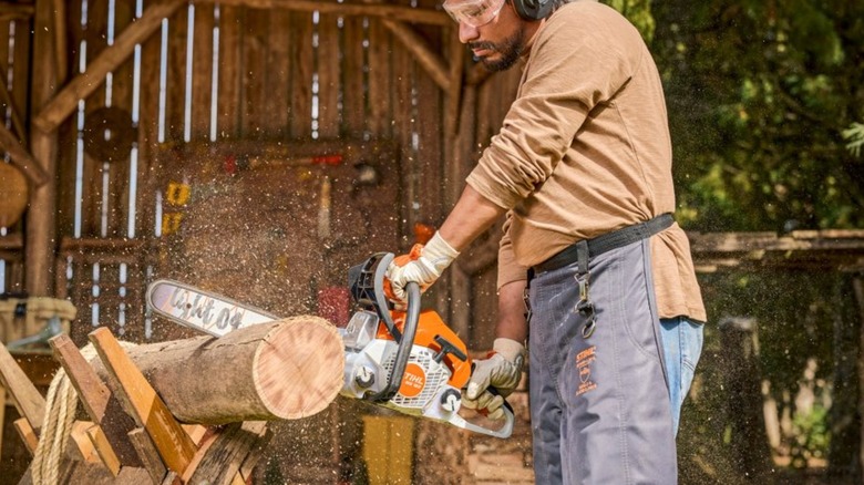 cutting log with Stihl MS 182 chainsaw