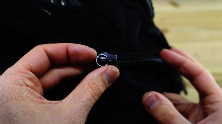 bag zipper with keyring as a pull