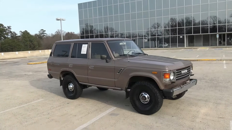 A side on shot of a 1986 Toyota Land Cruiser