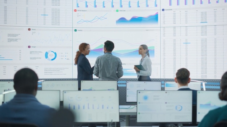 People using Blue Yonder tech to manage shipping issues