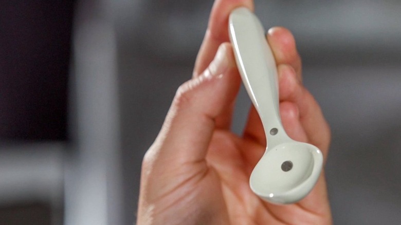 spoontek spoon holding