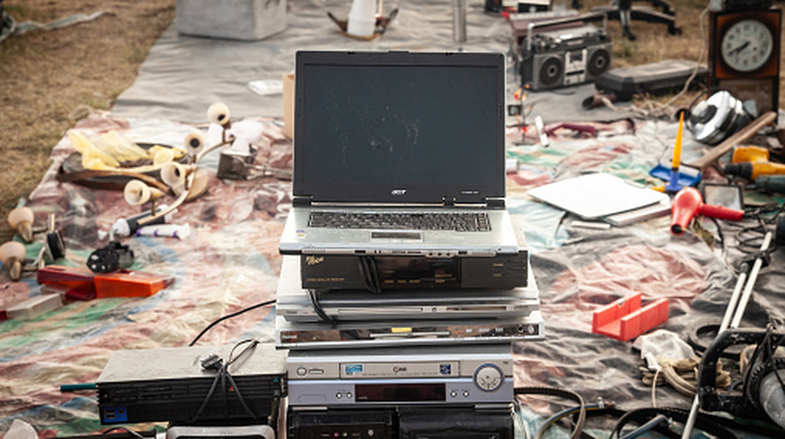 5 Tech Items You Shouldn’t Try To Donate To Thrift Stores