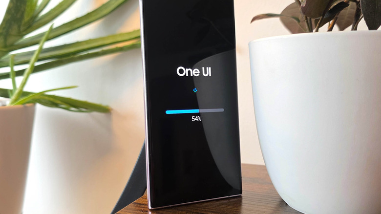 Samsung Galaxy S23 Ultra installs Android update