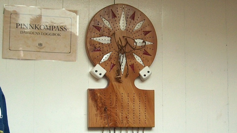 Traverse board white wall
