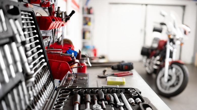 5 Things Every Mechanic Will Want In Their Garage That Aren't Power Tools