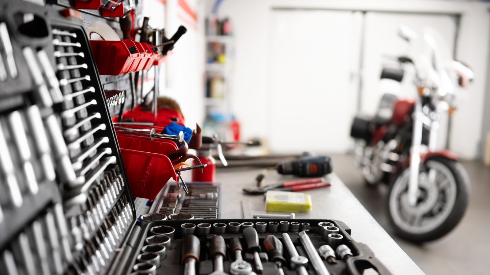 5 Things Every Mechanic Will Want In Their Garage That Aren't Power Tools