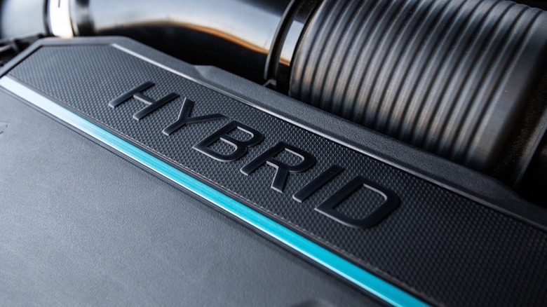 The engine bay of a 2025 Hyundai Tucson Hybrid