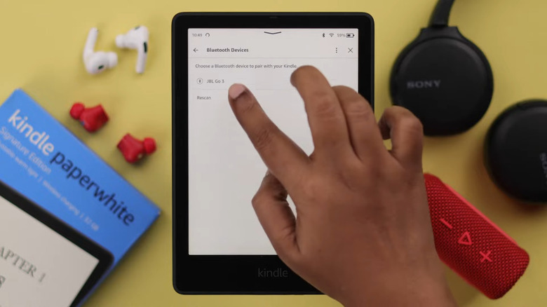 A person pairing a Bluetooth device to their Kindle