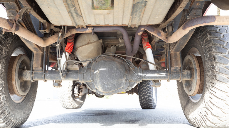 Detail view of differential and axle on pickup truck