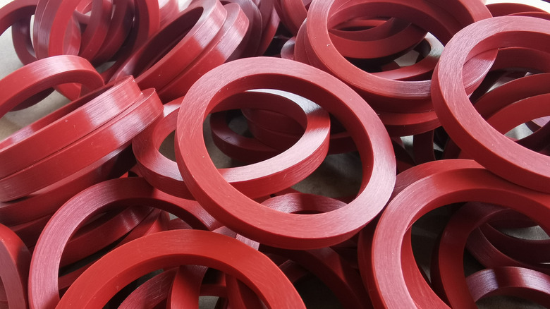 A bunch of silicone gasket rings