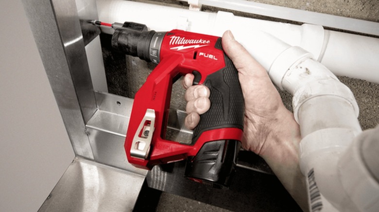 using offset head on M12 installation drill
