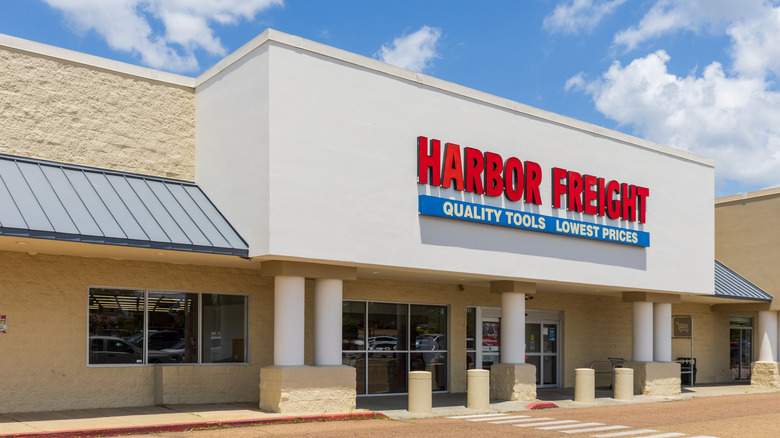 Harbor Freight store exterior