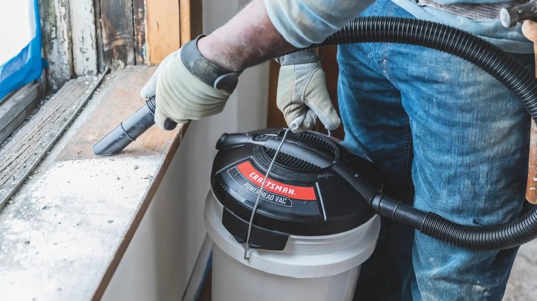 Craftsman Powerhead Wet/Dry Vac in use