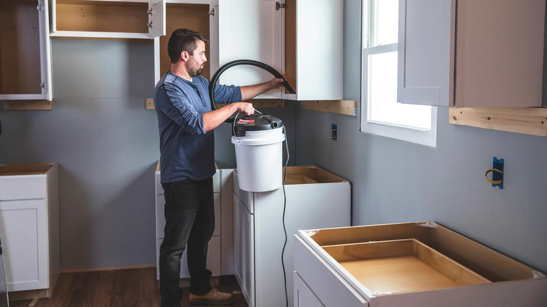 Craftsman Powerhead Wet/Dry Vac in use