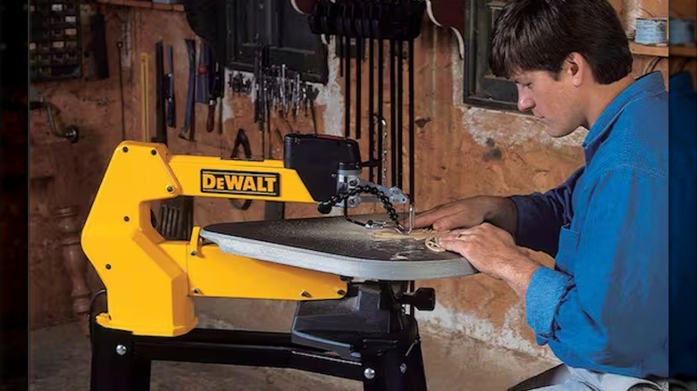 DeWalt 20-inch Variable-Speed Scroll Saw