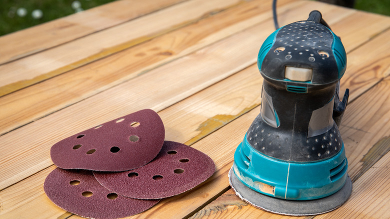 sandpaper discs with orbital sander