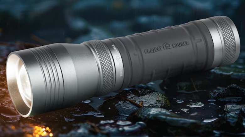 a project source 1000-lumen flashlight