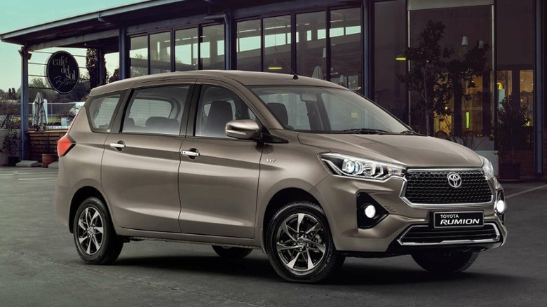 Bronze Toyota Rumion parked in front of a building