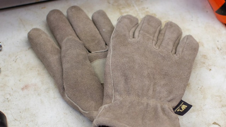 A pair of insulated Wells Lamont work gloves.