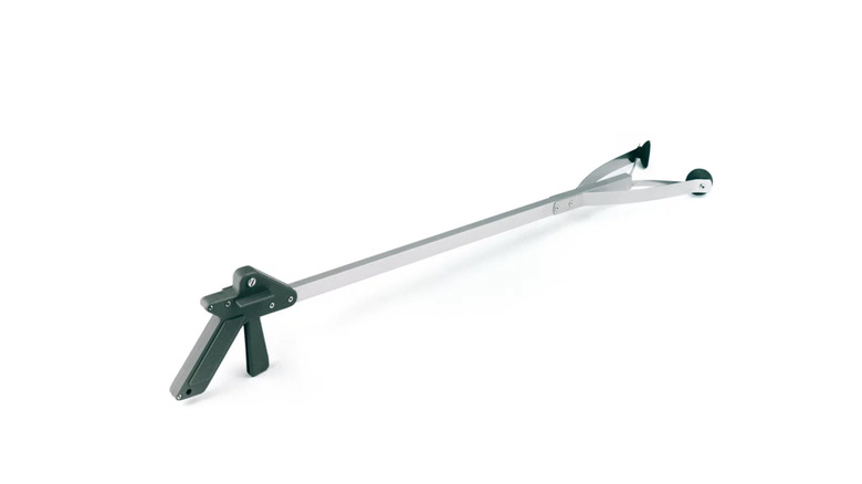 Picture showing a handheld grabbing tool