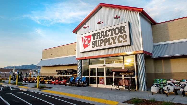 A Tractor Supply store front