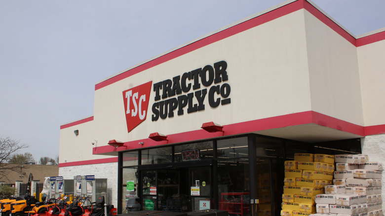 A Tractor Supply Co storefront.