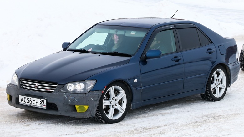 Toyota Altezza driving snow