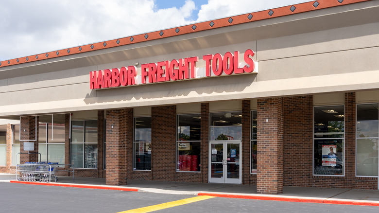 harbor freight tools sign