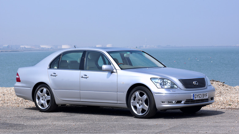 Front 3/4 view of silver Lexus LS430 parked in front of harbor.