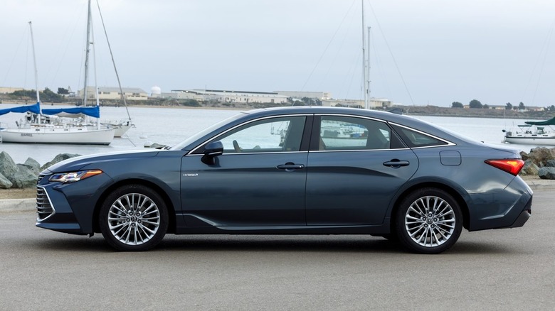Side profile of a 2020 Toyota Avalon Hybrid