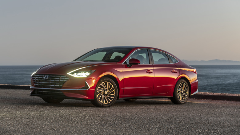 Side profile of a 2021 Hyundai Sonata Hybrid