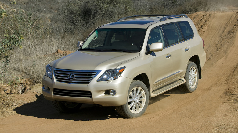 2010 Lexus LX 570 off-road