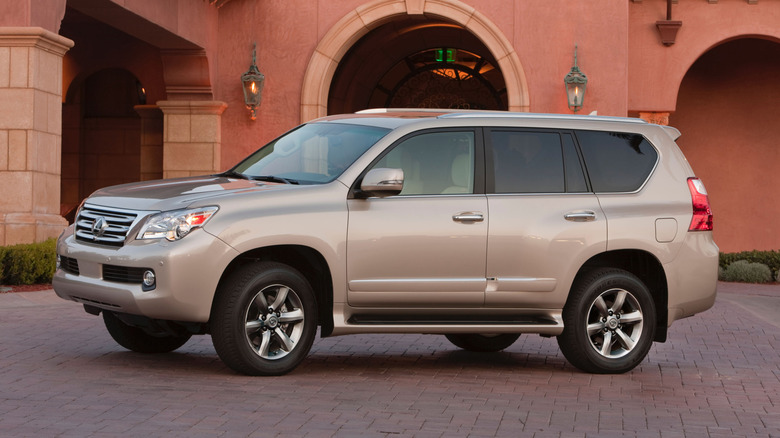 Side profile of the 2013 Lexus GX 460