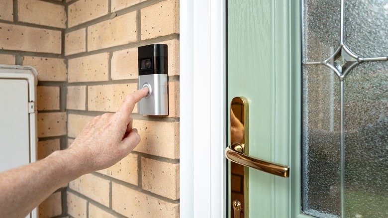 Person ringing a smart doorbell