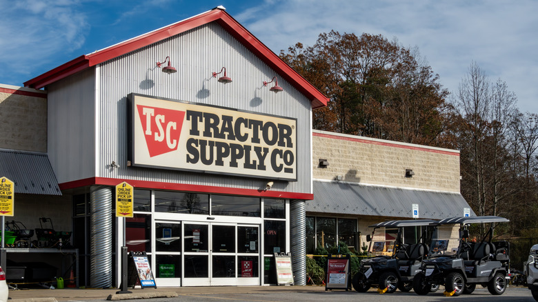 Storefront of a Tractor Supply store.