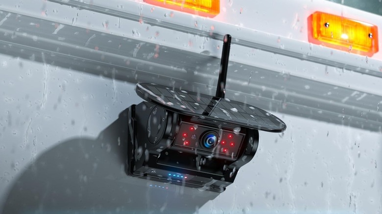 eRapta wireless backup camera on trailer in rain