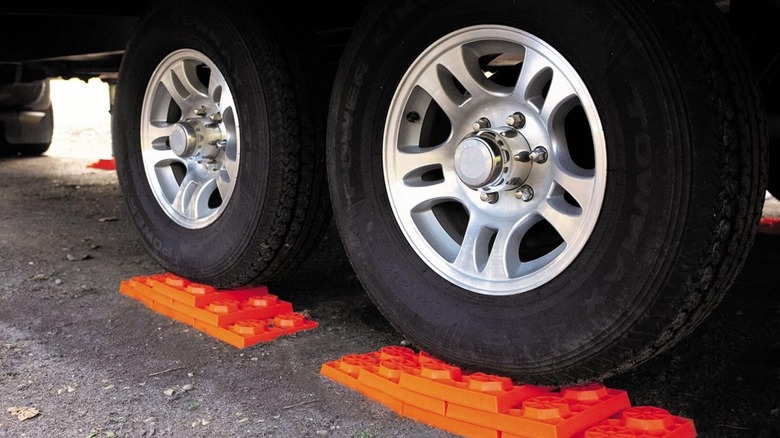 Tri-Lynx leveling blocks under tires
