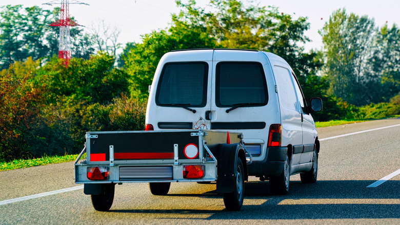 van pulling trailer road