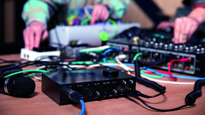 Native Instruments Komplete Audio 6 connected to audio equipment