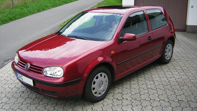 A Volkswagen Golf Mk4 with a 1.4-liter EA111 engine.