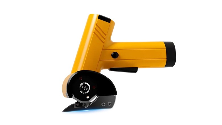 electric cardboard cutter used on cardboard
